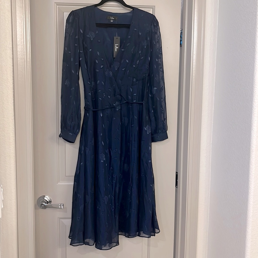 New with tag lulu’s long sleeve navy blue wrap midi dress